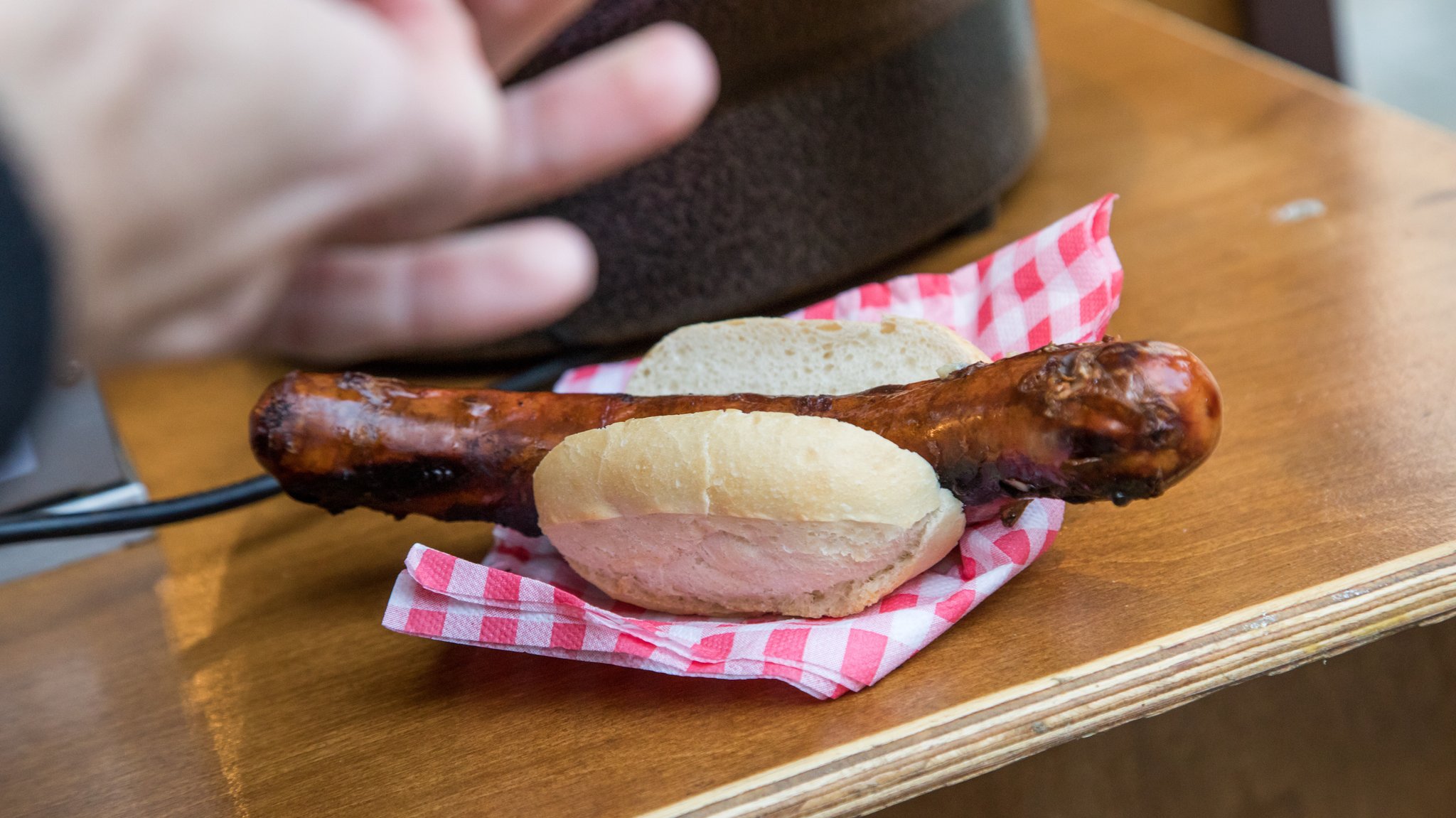 Symbolbild: Bratwurst auf einem Weihnachtsmarkt
