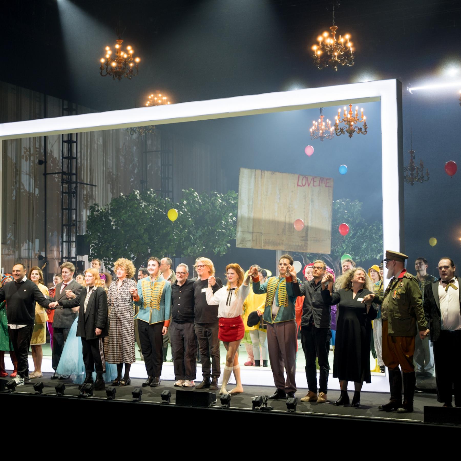 Premierenkritik: "Das Lied am Rand der Welt" in Wien episode artwork