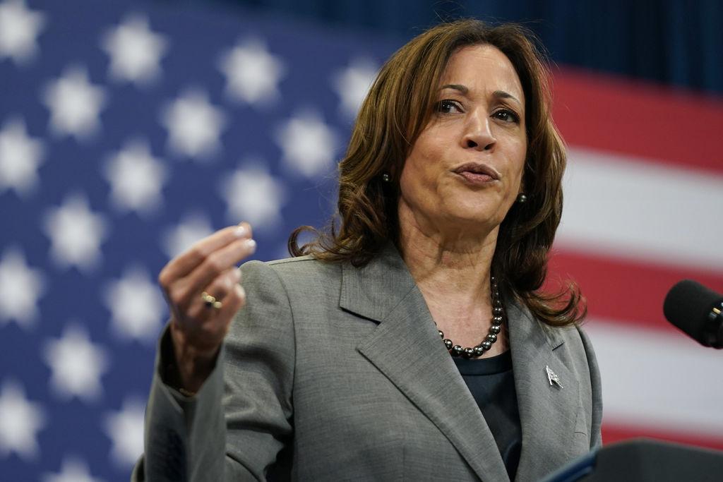 Kamala Harris, Vizepräsidentin der USA, hält eine Rede während einer Wahlkampfveranstaltung. wird bei der Präsidentschaftswahl im November gegen den Republikaner Trump antreten. 