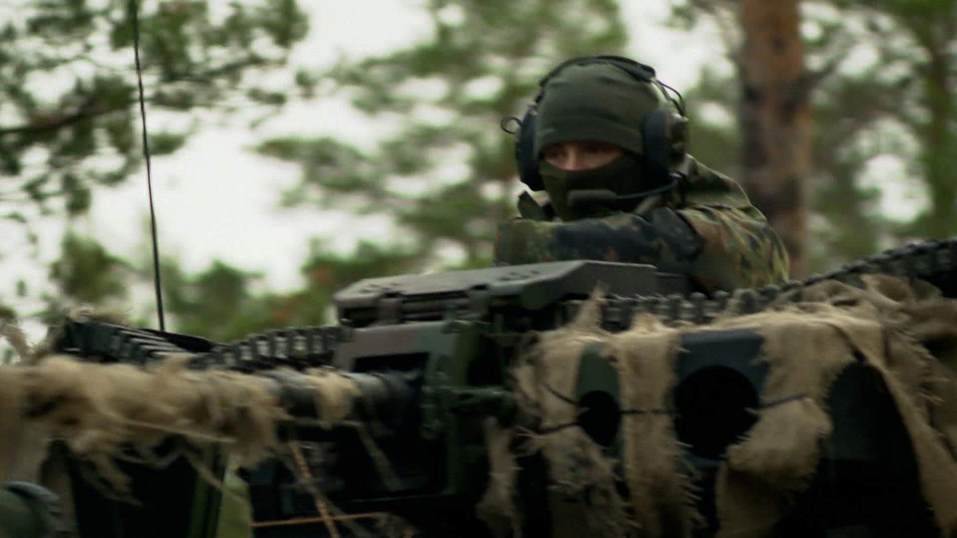 Noch immer gibt es Probleme beim Personal, beim Material und vor allem bei der Infrastruktur. So steht es im aktuellen Bericht der Wehrbeauftragten Eva Högl. Er ist 171 Seiten dick und zeigt, dass trotz 100 Milliarden Euro Sondervermögen Baustellen bleiben.