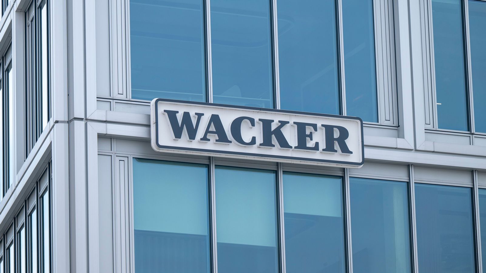Wacker Chemie baut 1.300 Stellen in Burghausen ab | BR24