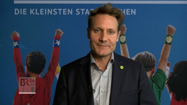 Der Fraktionsvorsitzende im Bayerischen Landtag und Spitzenkandidat für die Landtagswahl, Ludwig Hartmann, im Interview mit BR24 TV.