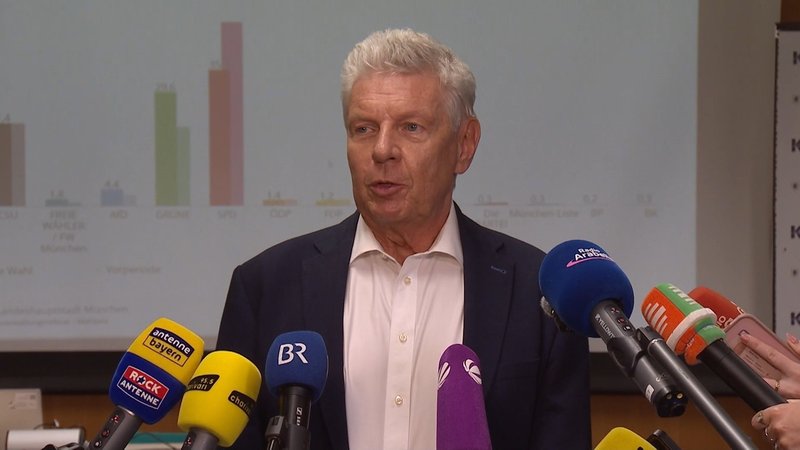 OB Dieter Reiter vor Mikrofonen. | Bild: BR OB Dieter Reiter vor Mikrofonen.