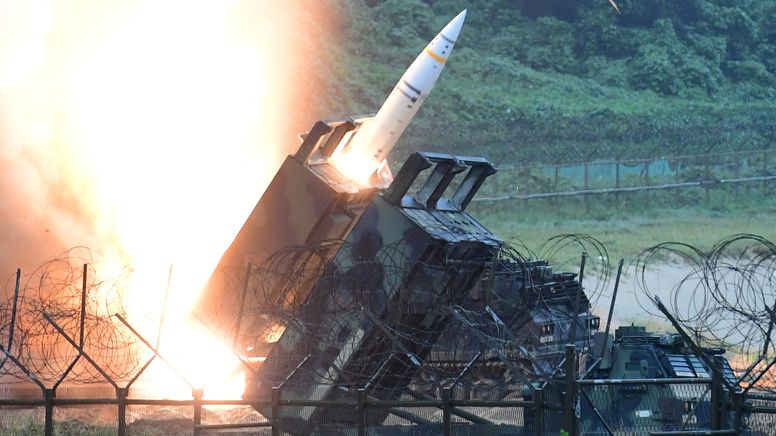 Start einer ATACMS-Rakete bei einer gemeinsamen Militärübung von USA und Südkorea 2017. | Bild:picture alliance/Yonhap