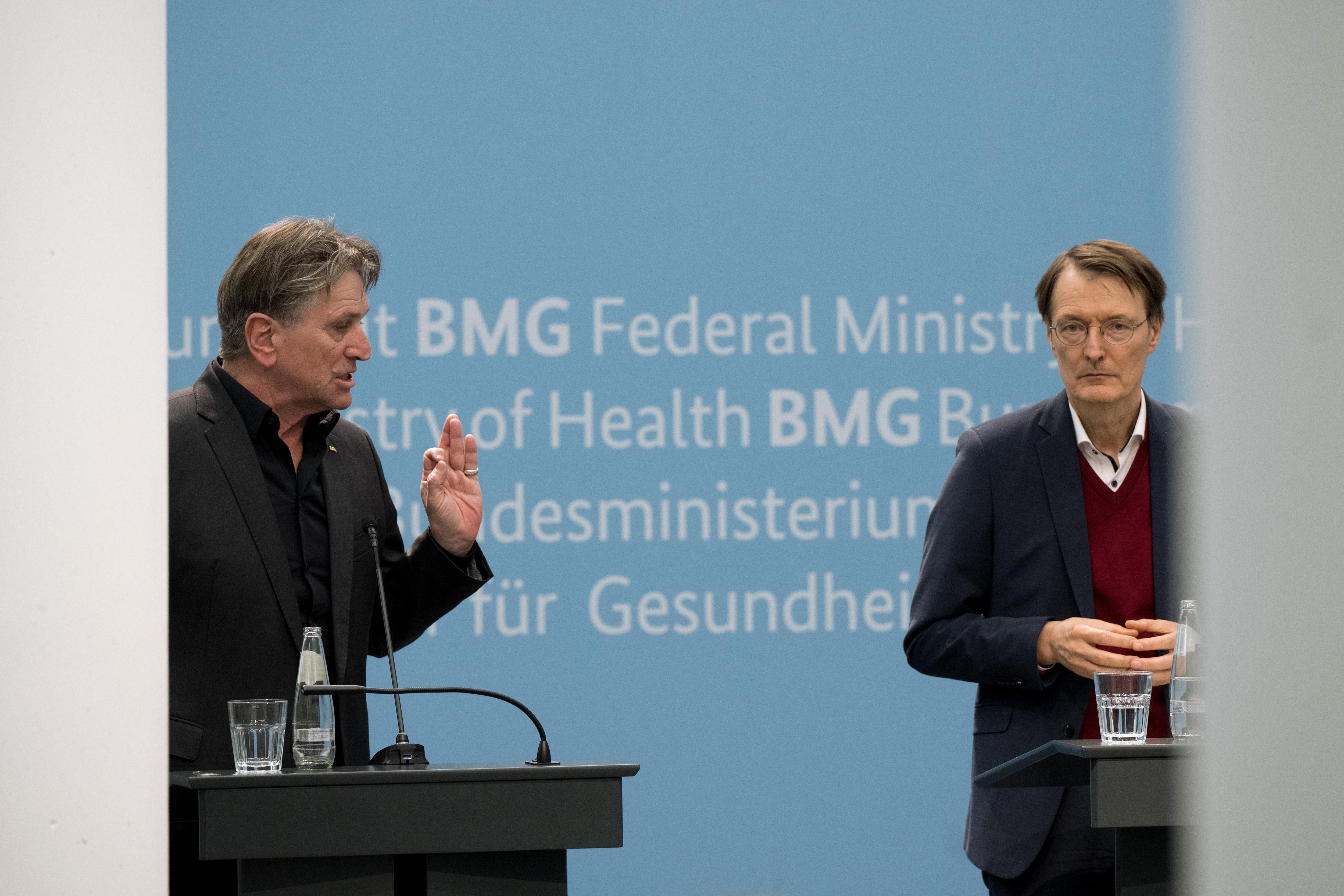 Archivbild: Manfred Lucha, Gesundheitsminister von Baden-Württemberg, und Karl Lauterbach.