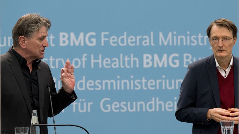 Archivbild: Manfred Lucha, Gesundheitsminister von Baden-Württemberg, und Karl Lauterbach. | Bild:picture alliance/dpa | Sebastian Gollnow