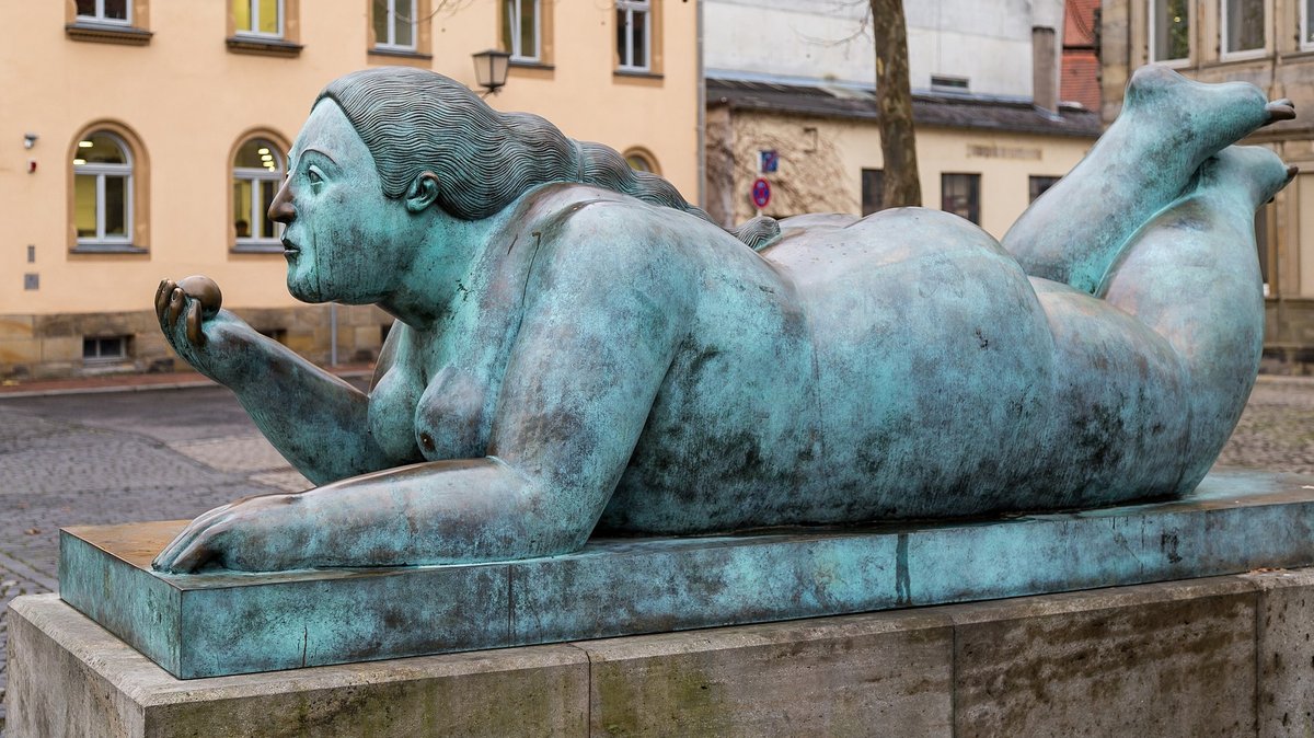 Botero in Bamberg: Die "Liegende Frau mit Frucht"