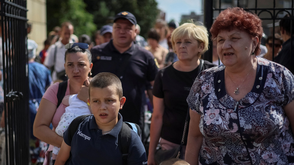 Menschen verlassen Donesk per Zug in Richtung Lviv und Dnipro (Archivbild vom 20.07.2022)