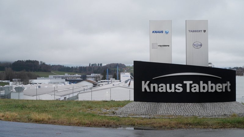 Korruption und Untreue - so lautet der Vorwurf gegen zwei Ex-Manager des niederbayerischen Wohnmobilherstellers Knaus Tabbert. | Bild: Bayerischer Rundfunk 2024 Korruption und Untreue - so lautet der Vorwurf gegen zwei Ex-Manager des niederbayerischen Wohnmobilherstellers Knaus Tabbert.
