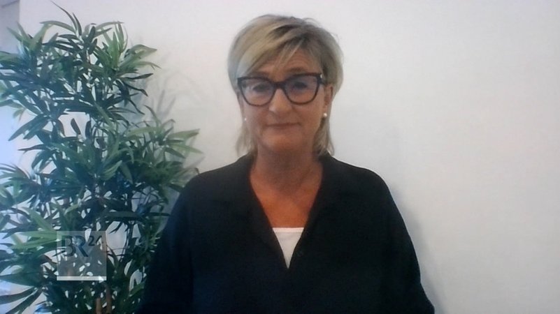 Zur Debatte über ein Social Media-Verbot: Ein Gespräch mit Simone Fleischmann, der Präsidentin des Bayerischen Lehrer- und Lehrerinnenverbands. | Bild: Bayerischer Rundfunk 2025 Zur Debatte über ein Social Media-Verbot: Ein Gespräch mit Simone Fleischmann, der Präsidentin des Bayerischen Lehrer- und Lehrerinnenverbands.