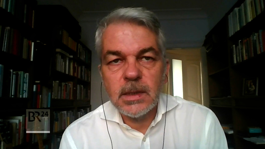 Militärexperte Prof. Carlo Masala schätzt im Interview mit BR24 sowohl die aktuelle Lage in der Ukraine als auch die Waffenlieferungspolitik der Bundesregierung ein.