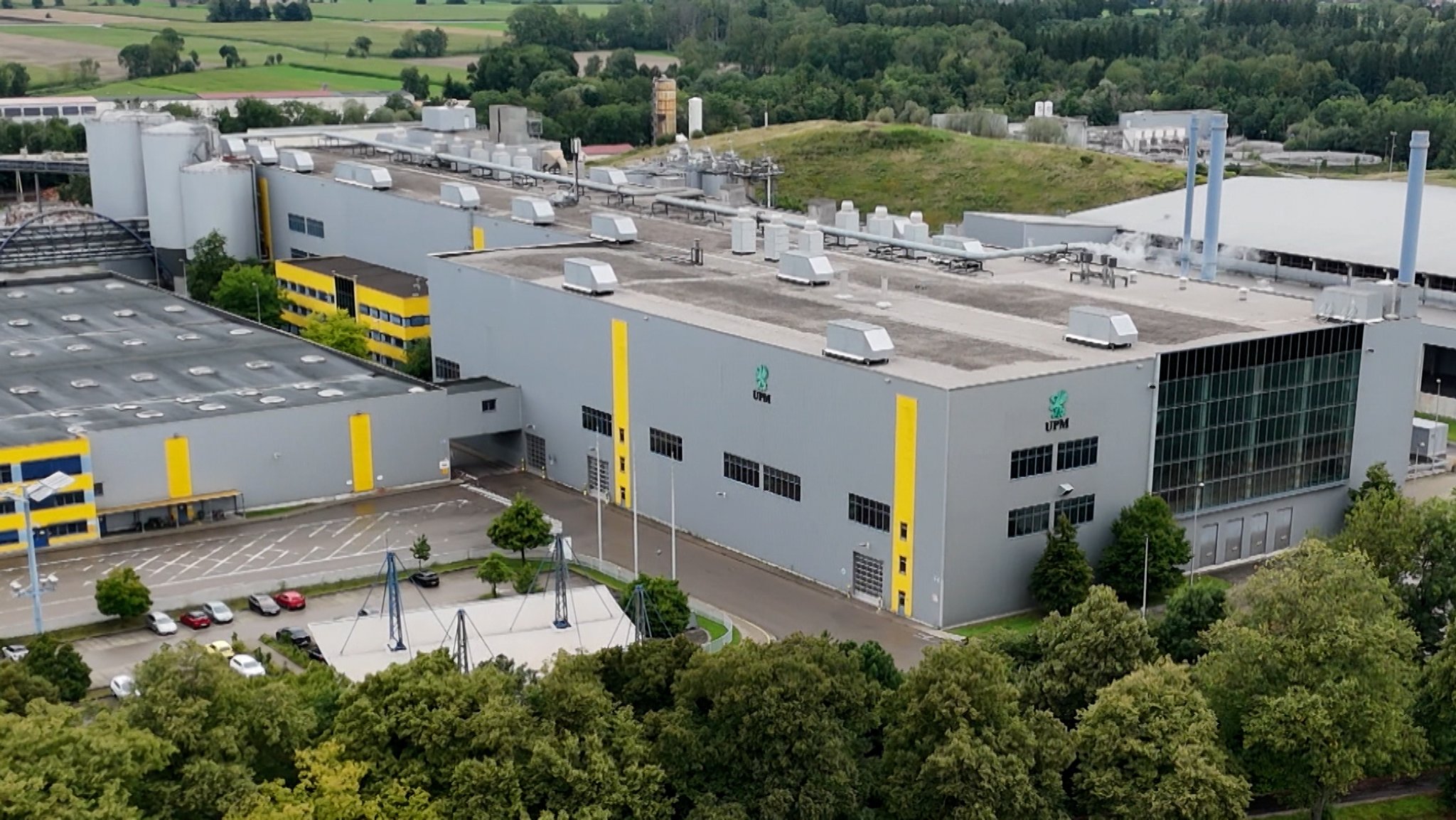 Luftaufnahme der Papierfabrik in Ettringen | Bild: BR / Michael Frick Luftaufnahme der Papierfabrik in Ettringen