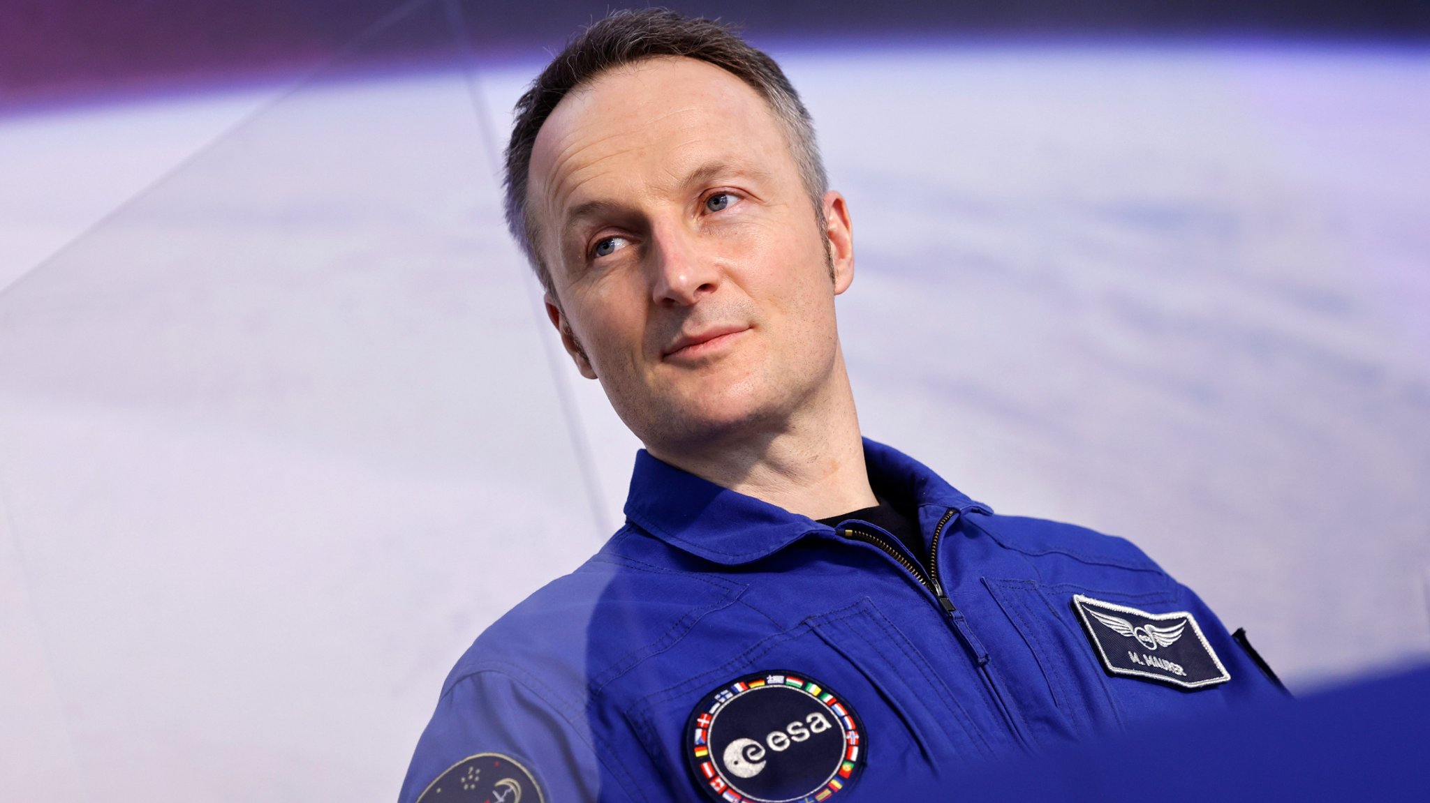 ESA-Astronaut Matthias Maurer nach seiner Rückkehr von der Weltraummission Cosmic Kiss auf der Internationalen Raumstation ISS. 