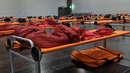 Die Notunterkunft an der Messe in Augsburg | Bild:BR/Til Antonie Wiesbeck