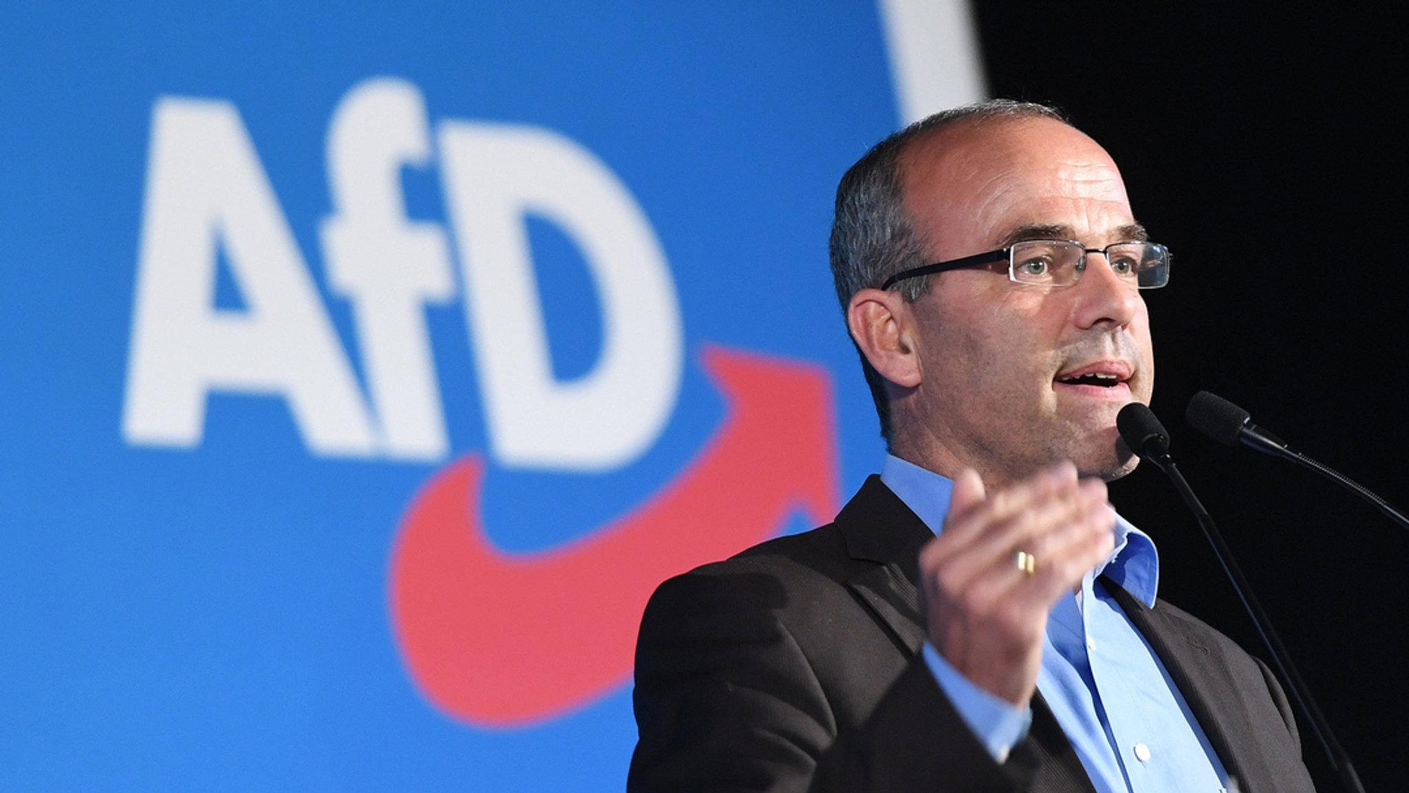 Archivbild: 16.10.2021, Bayern, Greding: Rainer Rothfuß beim Landesparteitag der AfD Bayern.