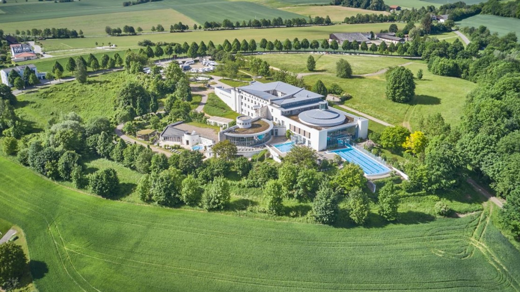 Die Kaiser-Therme in Bad Abbach aus der Luft