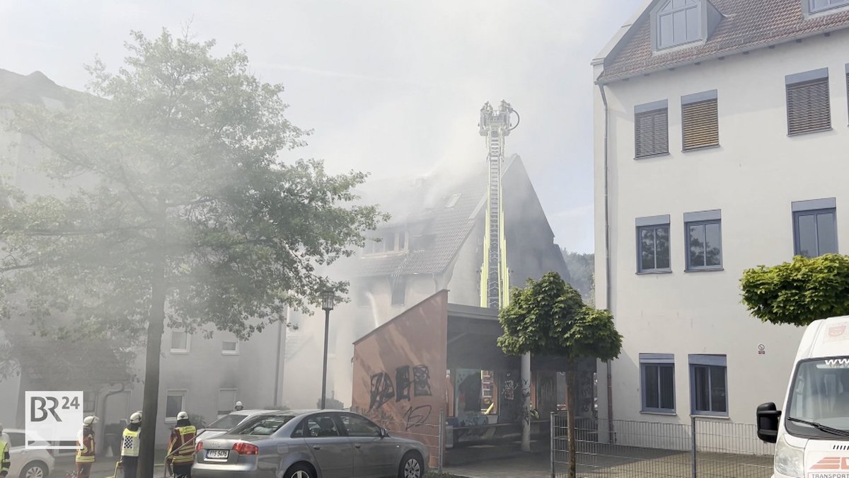 Ein Toter und mehrere Verletzte bei Wohnhausbrand in Nittendorf 