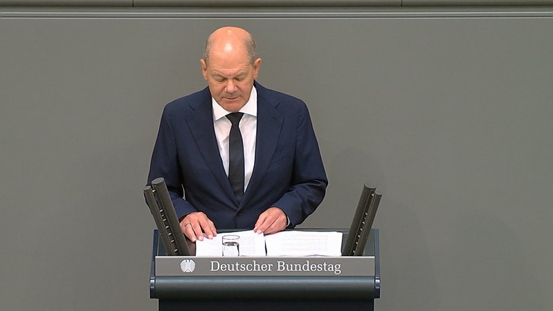 Bundeskanzler Olaf Scholz bei seiner Regierungserklärung im Bundestag