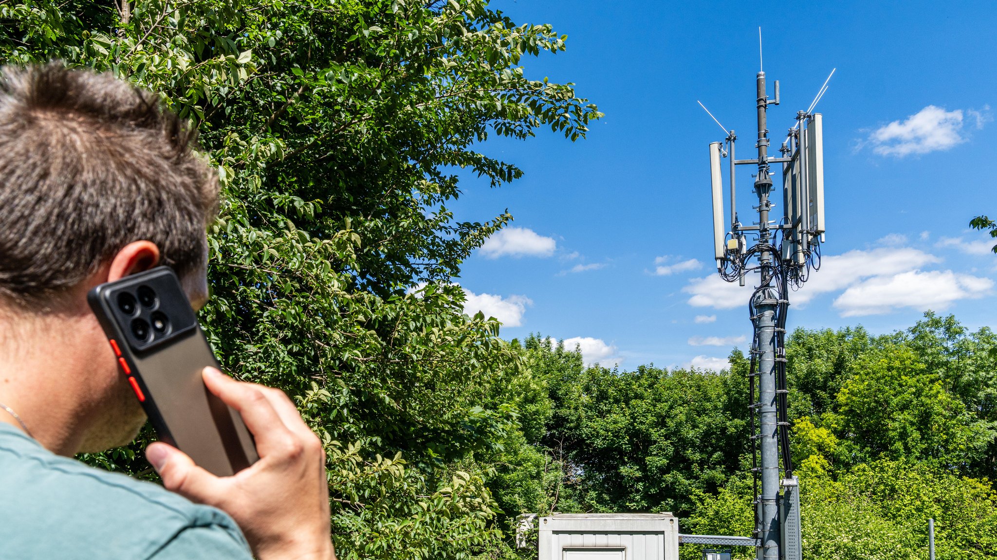 Die Mobilfunkabdeckung in Deutschland ist grundsätzlich gut - die Bundesnetzagentur sucht aber laufend nach Funklöchern (Archiv- und Symbolbild) | Bild: picture alliance / CHROMORANGE|Michael Bihlmayer Die Mobilfunkabdeckung in Deutschland ist grundsätzlich gut - die Bundesnetzagentur sucht aber laufend nach Funklöchern (Archiv- und Symbolbild)