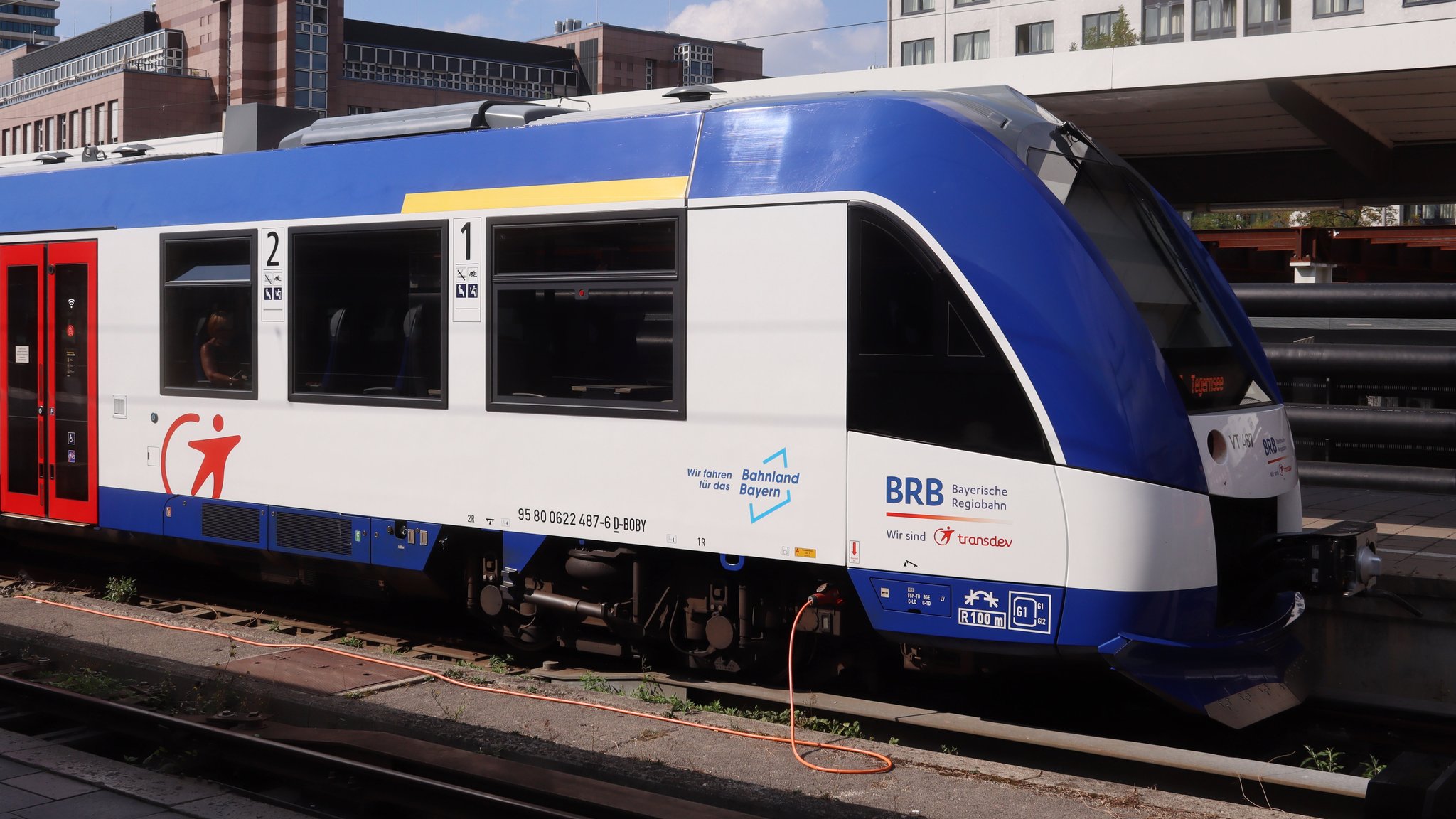 Symbolbild: Bayerische Regiobahn steht am Münchner Hauptbahnhof