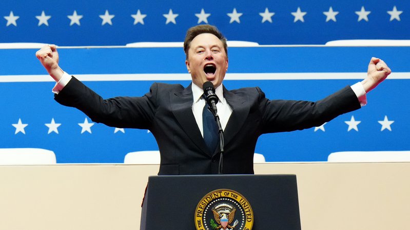 Tesla-CEO und X-Eigentümer Elon Musk in der Capital One Arena, nachdem Donald Trump als 47. Präsident vereidigt wurde. | Bild: Picture Alliance Tesla-CEO und X-Eigentümer Elon Musk in der Capital One Arena, nachdem Donald Trump als 47. Präsident vereidigt wurde.