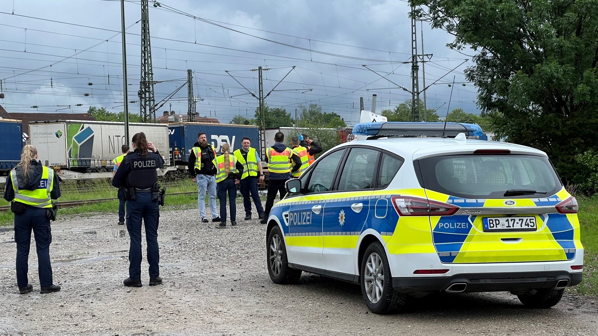 Polizeieinsatz am Güterzugbahnhof Trudering.