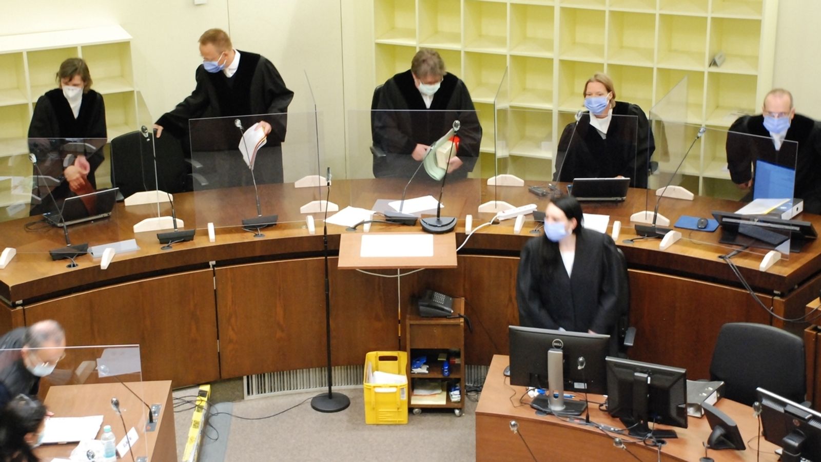 Manches Verjahrt Corona Krise Als Stresstest Fur Die Justiz Br24