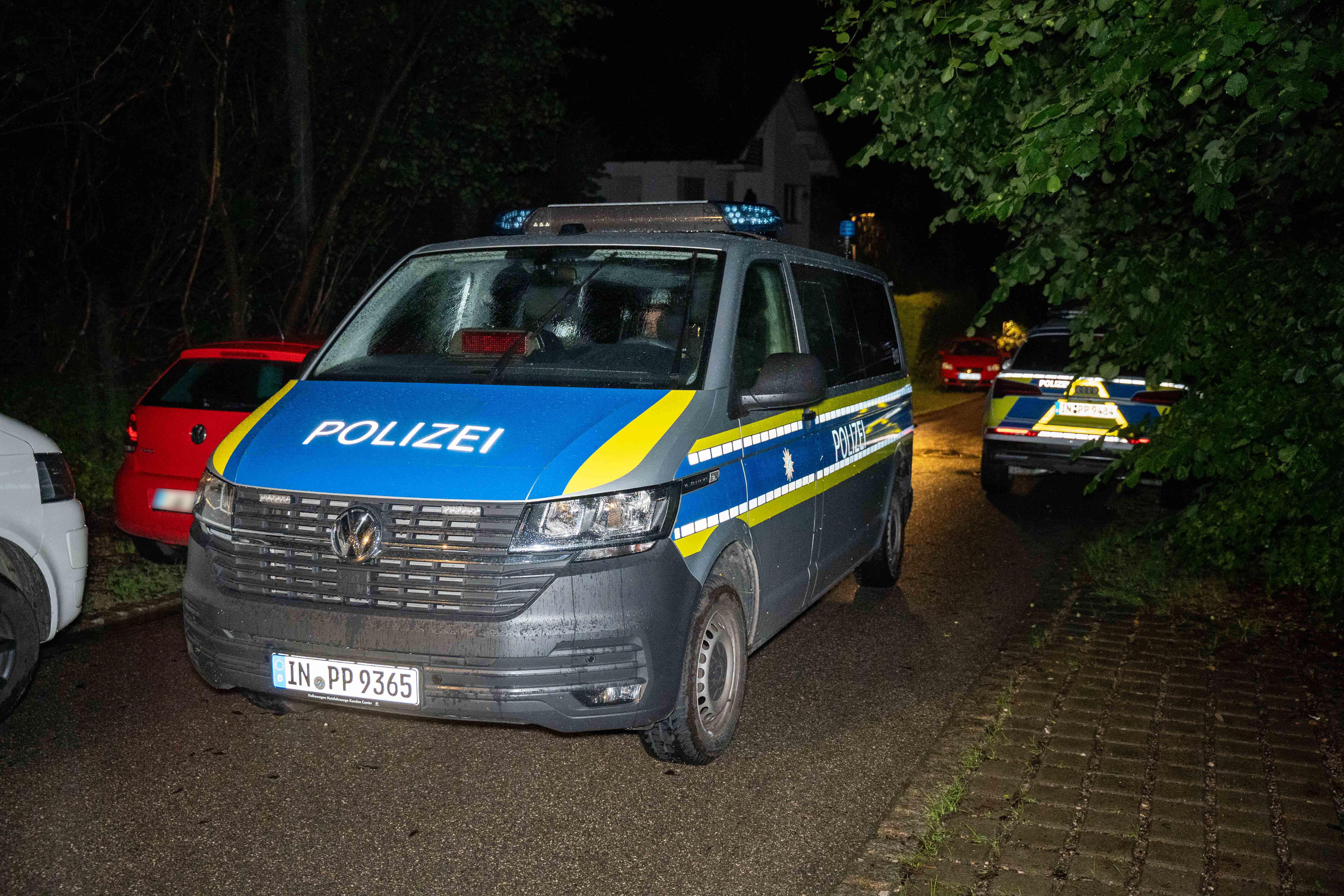 Polizei ist in der Nacht in Herrsching am Ammersee im Einsatz
