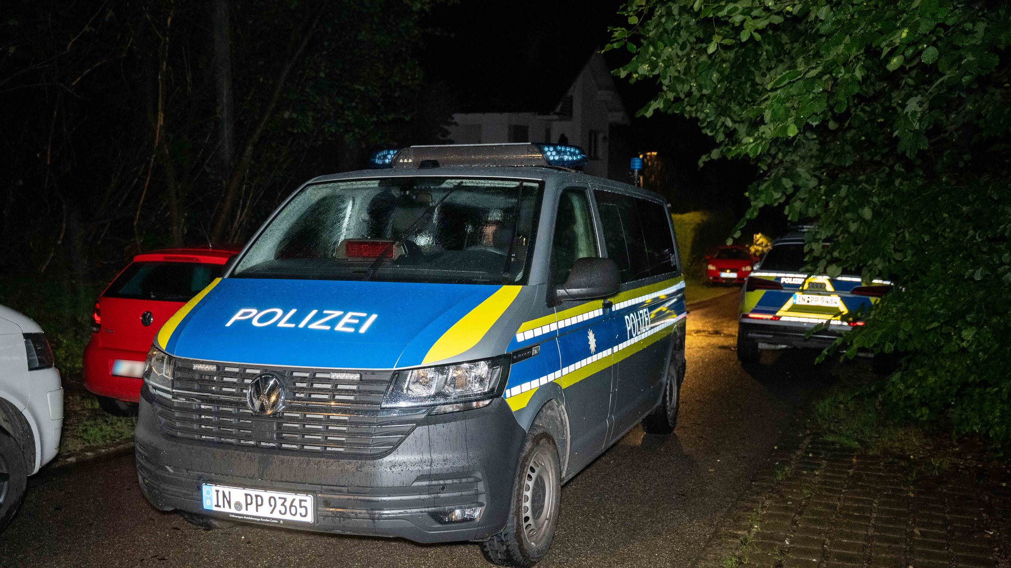 Polizei ist in der Nacht in Herrsching am Ammersee im Einsatz