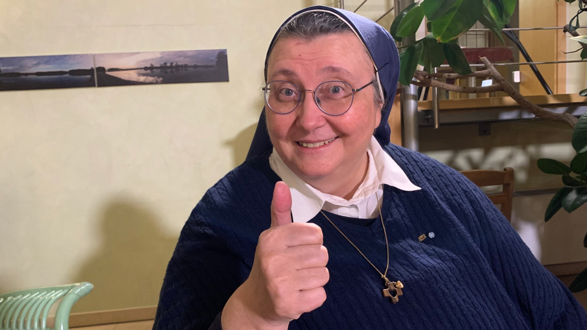 Schwester Teresa will Mut machen: Ihren mehr als 17.000 Followern auf Instagram, in Vorträgen, Büchern, TV-Auftritten und ganz persönlich mit ihrer "Kleinen Kommunität der Geschwister Jesu".  