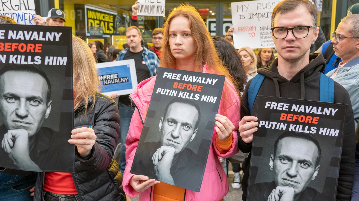 Haft in "Hundehütte": Prominente fordern Nawalnys Freilassung