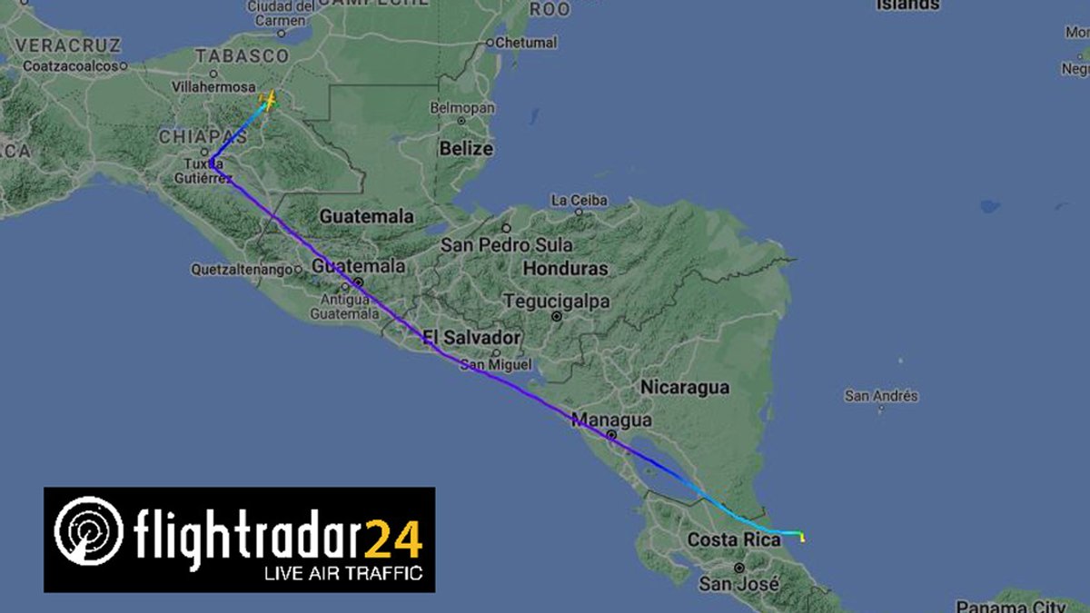 Der Screenshot von Flightradar24.com zeigt die Route des Flugzeuges auf dem Weg von Mexiko nach Puerto Limón an der Karibikküste von Costa Rica.