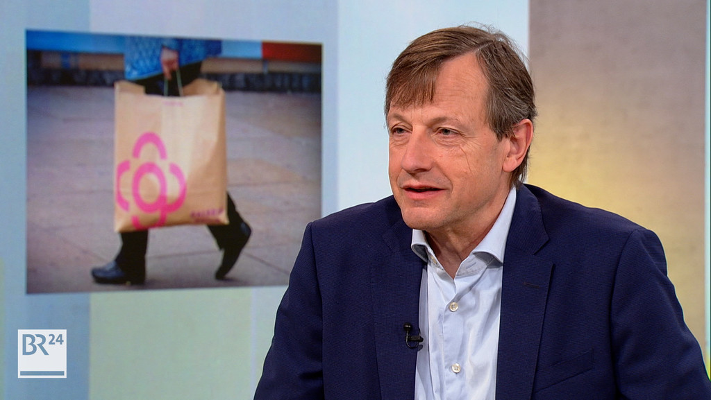 Für den Handelsforscher Thomas Roeb ist mit den Schließungen das Grundproblem bei Karstadt und Galerie Kaufhof nicht gelöst. | Bild: ARD Für den Handelsforscher Thomas Roeb ist mit den Schließungen das Grundproblem bei Karstadt und Galerie Kaufhof nicht gelöst.