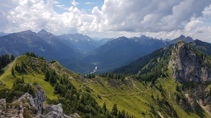Blick vom Teufelstättkopf in den Ammergauer Alpen in Bayern. | Bild: BR/Manuela Lerchl Blick vom Teufelstättkopf in den Ammergauer Alpen in Bayern.