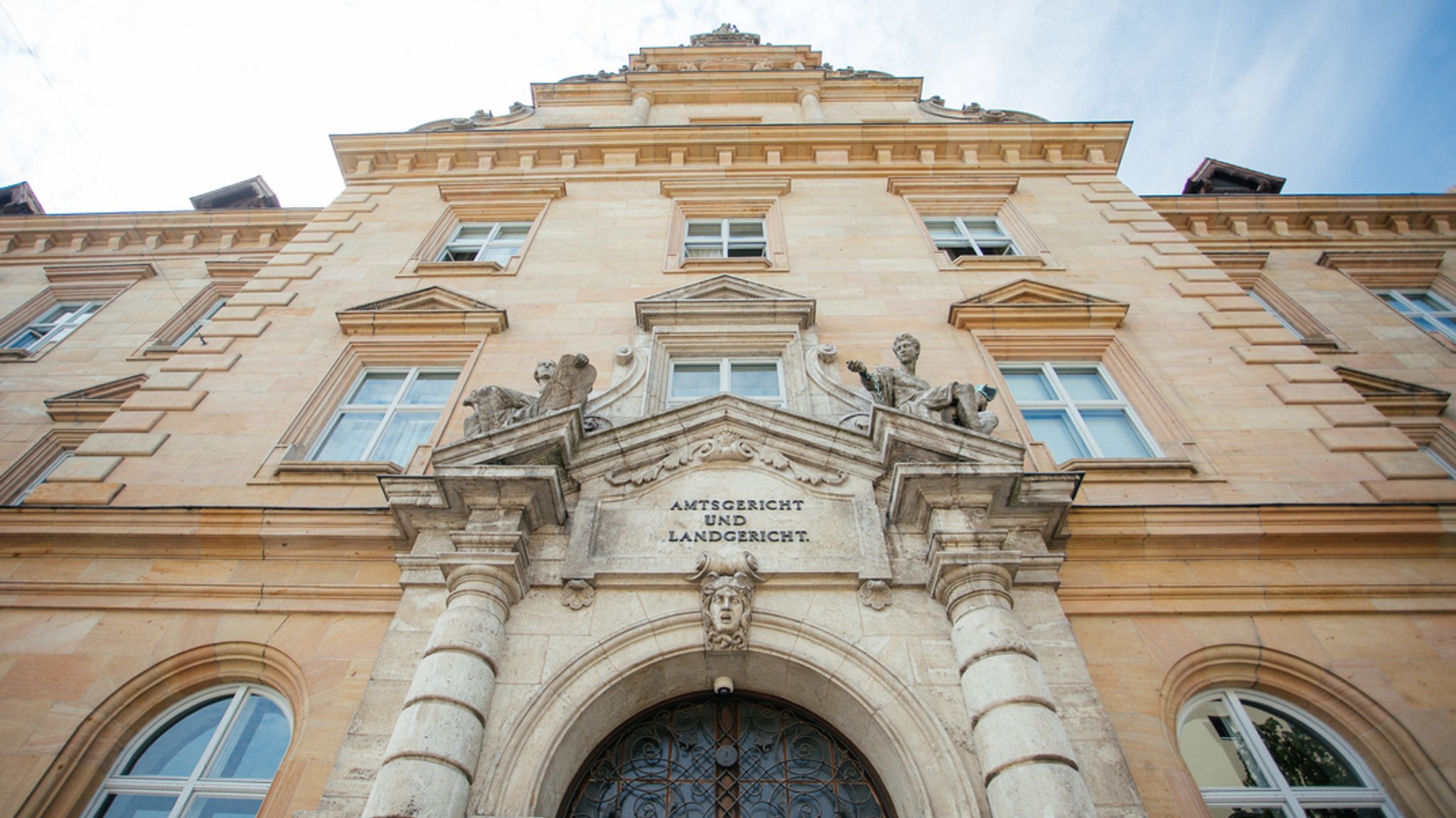 Portal am Regensburger Gerichtskomplex | Bild: BR/Julia Müller Portal am Regensburger Gerichtskomplex