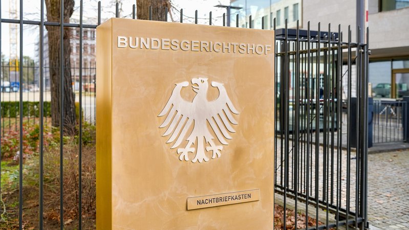 Eingangsbereich des Bundesgerichtshofs in Karlsruhe | Bild: picture alliance / SULUPRESS.DE | Marc Vorwerk/SULUPRESS.DE Eingangsbereich des Bundesgerichtshofs in Karlsruhe