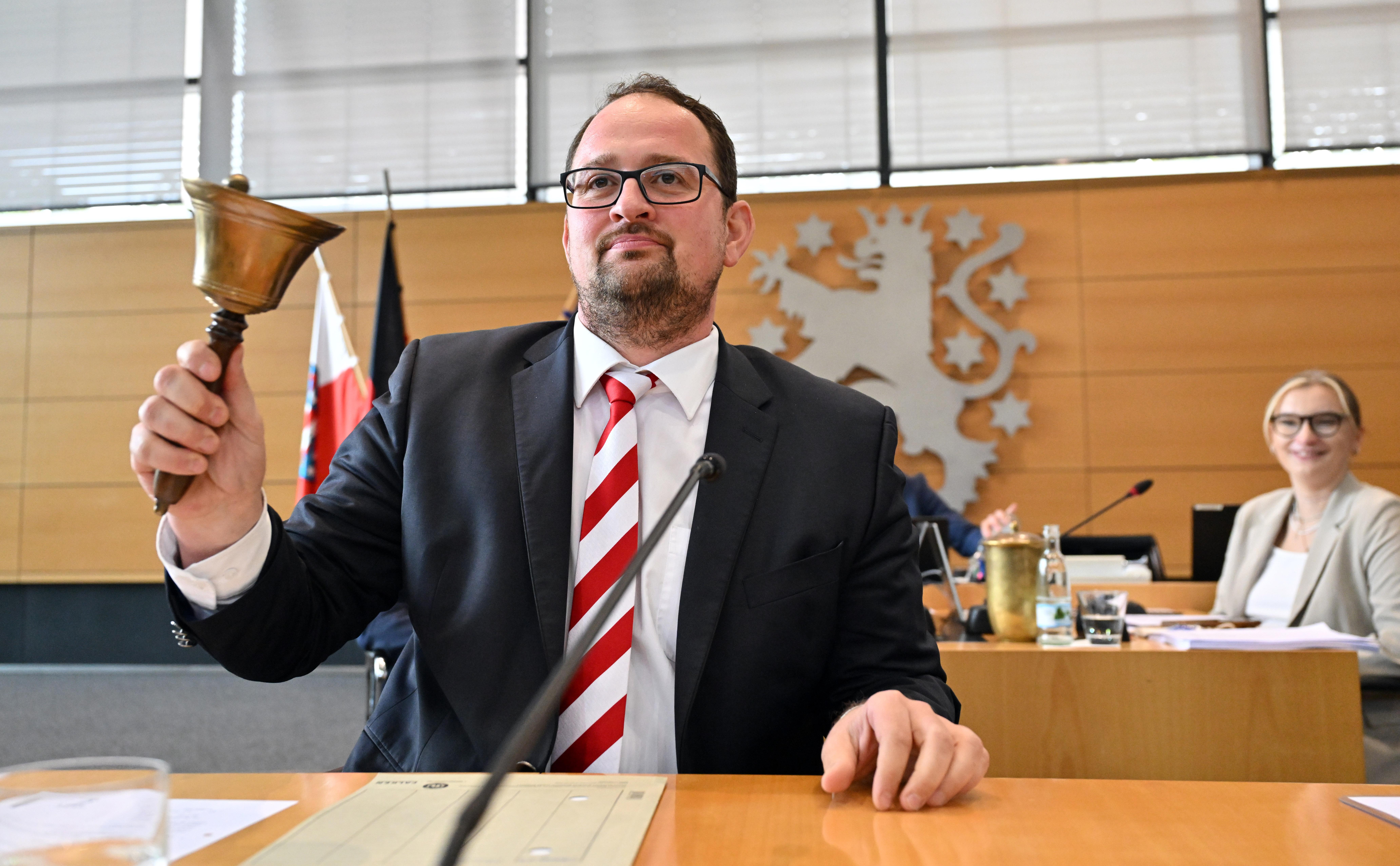 Thadäus König (CDU) als neuer Landtagspräsident während der konstituierenden Sitzung des Thüringer Landtags.
