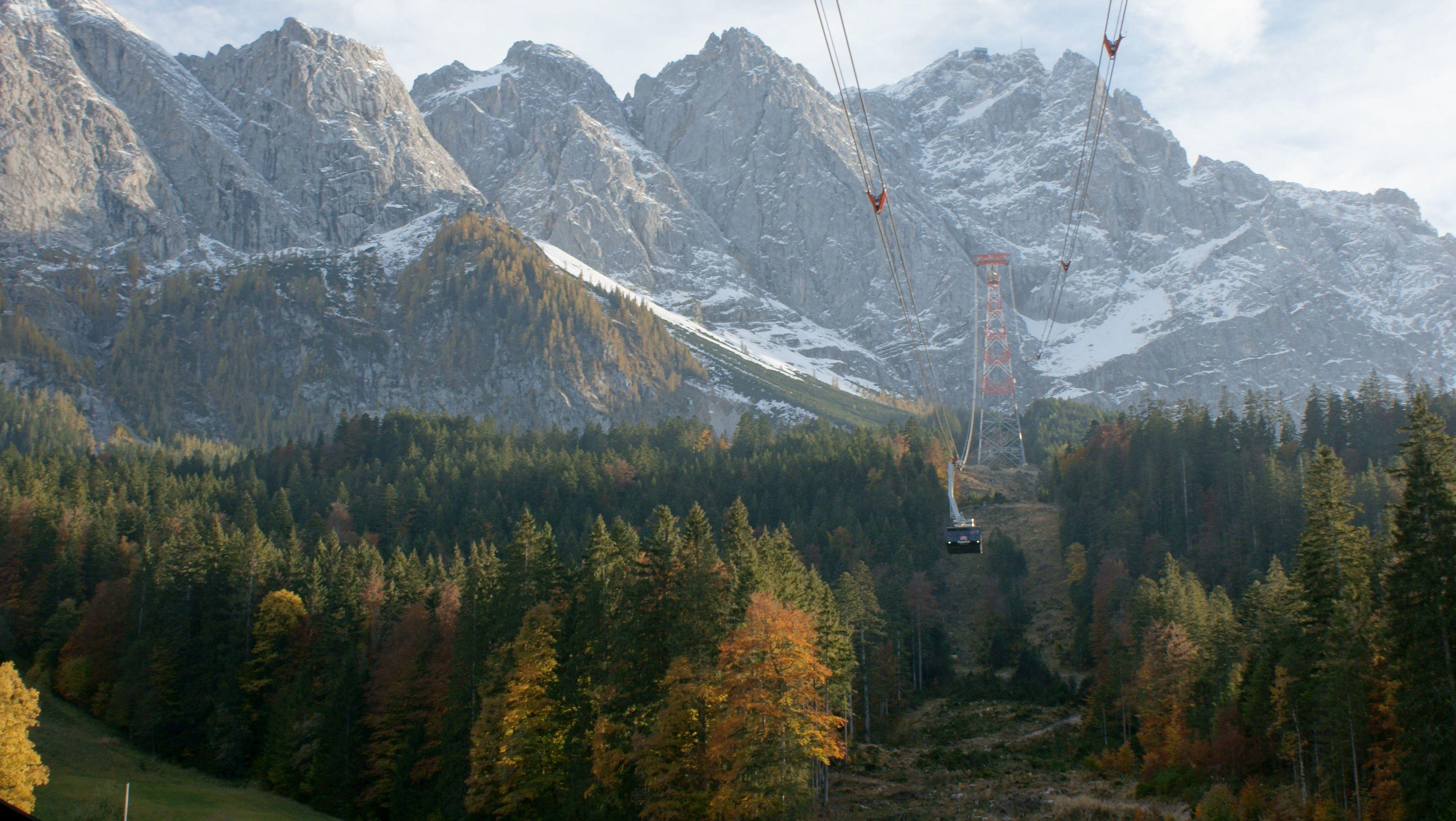 Die neue "Seilbahn Zugspitze" ist seit 2017 in Betrieb. Heuer werden zum ersten Mal die Zugseile ausgetauscht.