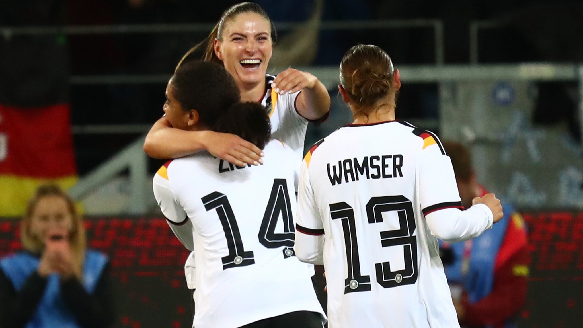 Schüller-Ersatz mit Doppelpack: DFB-Frauen schlagen Australien