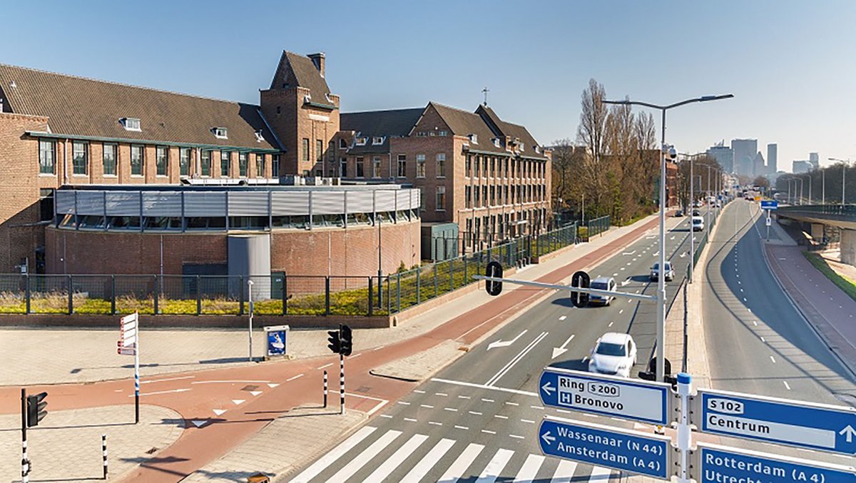 Außenansicht auf das Kosovo Sondergericht in Den Haag.