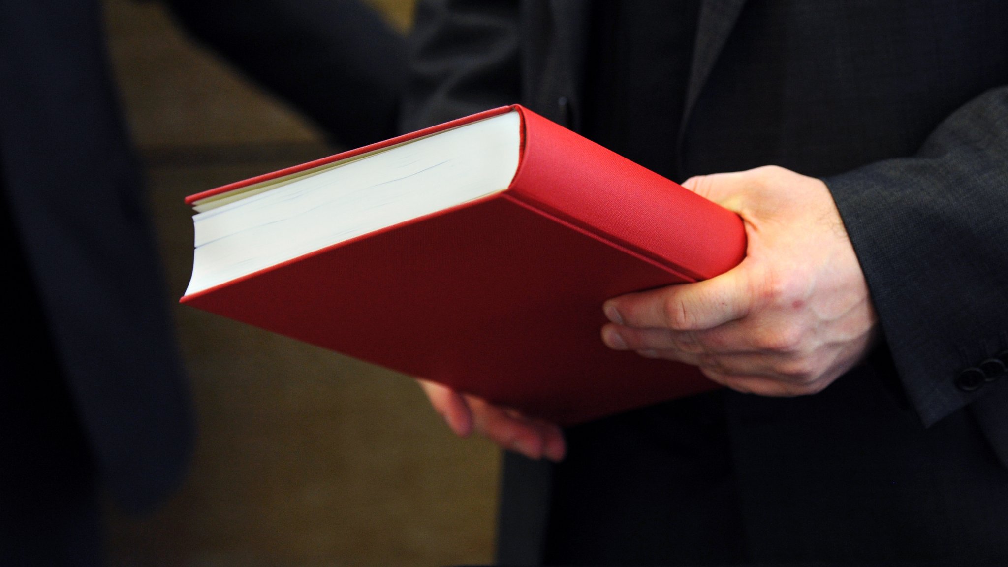 Bericht über Missbrauchsfälle in Bayern | Bild: pa/dpa/Arno Gebert Bericht über Missbrauchsfälle in Bayern