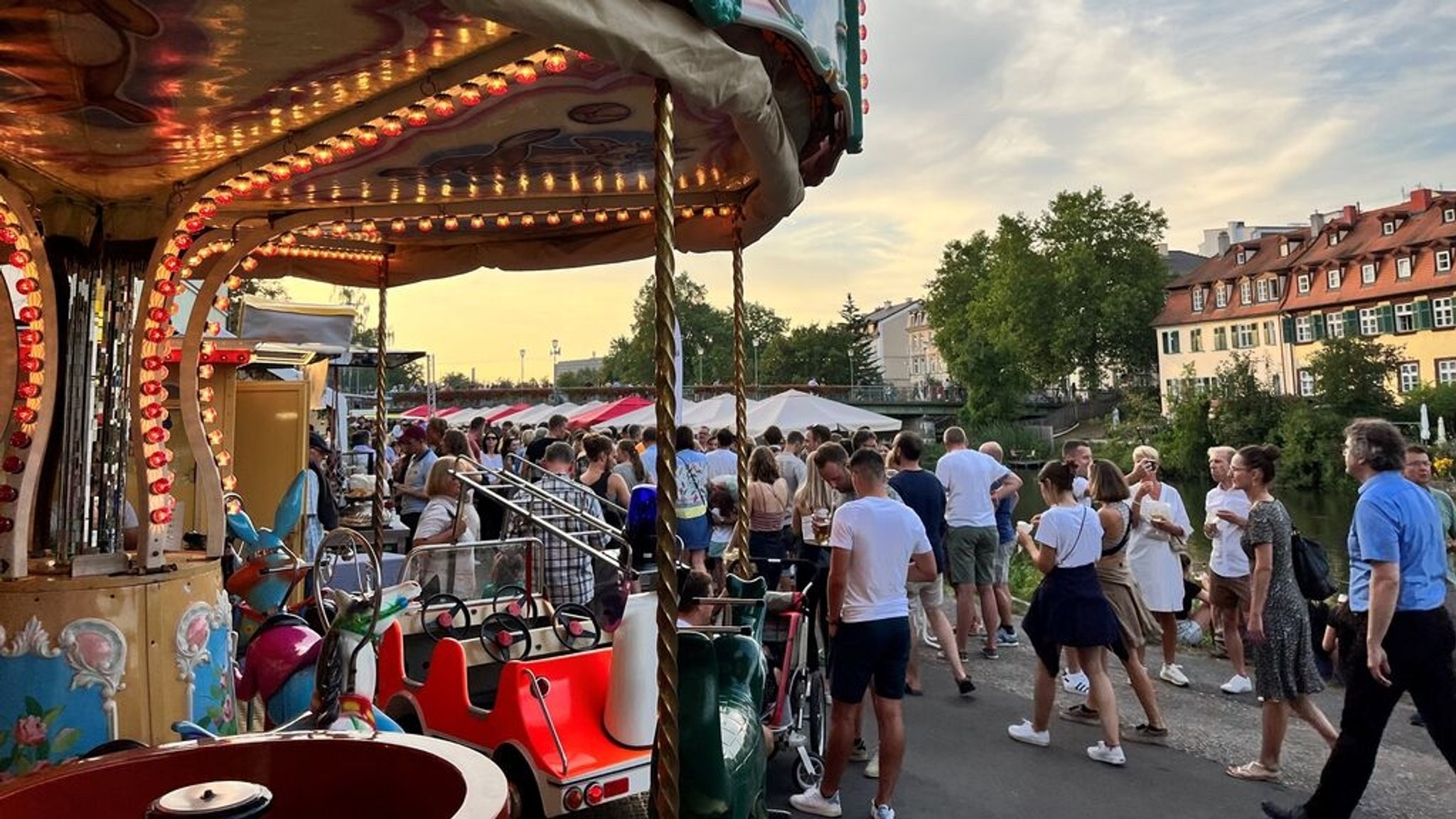 Nach Anschlag in Solingen: Wie sicher sind Volksfeste in Bayern?