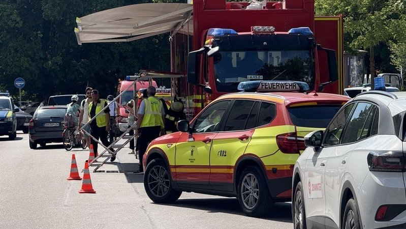 Fliegerbombe in Schwabing gefunden - Münchner Feuerwehr im Einsatz | Bild: BR/Moritz Steinbacher Fliegerbombe in Schwabing gefunden - Münchner Feuerwehr im Einsatz