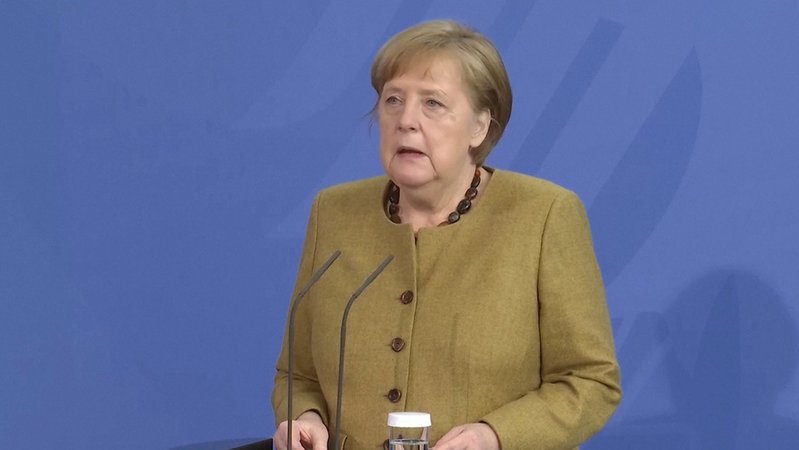 Bundeskanzlerin Merkel in der Pressekonferenz zum Notbremse-Kabinettsbeschluss