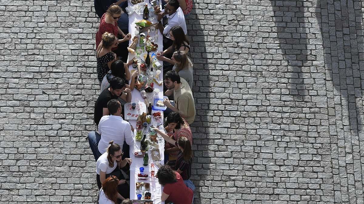 Prager dinieren auf der Karlsbrücke