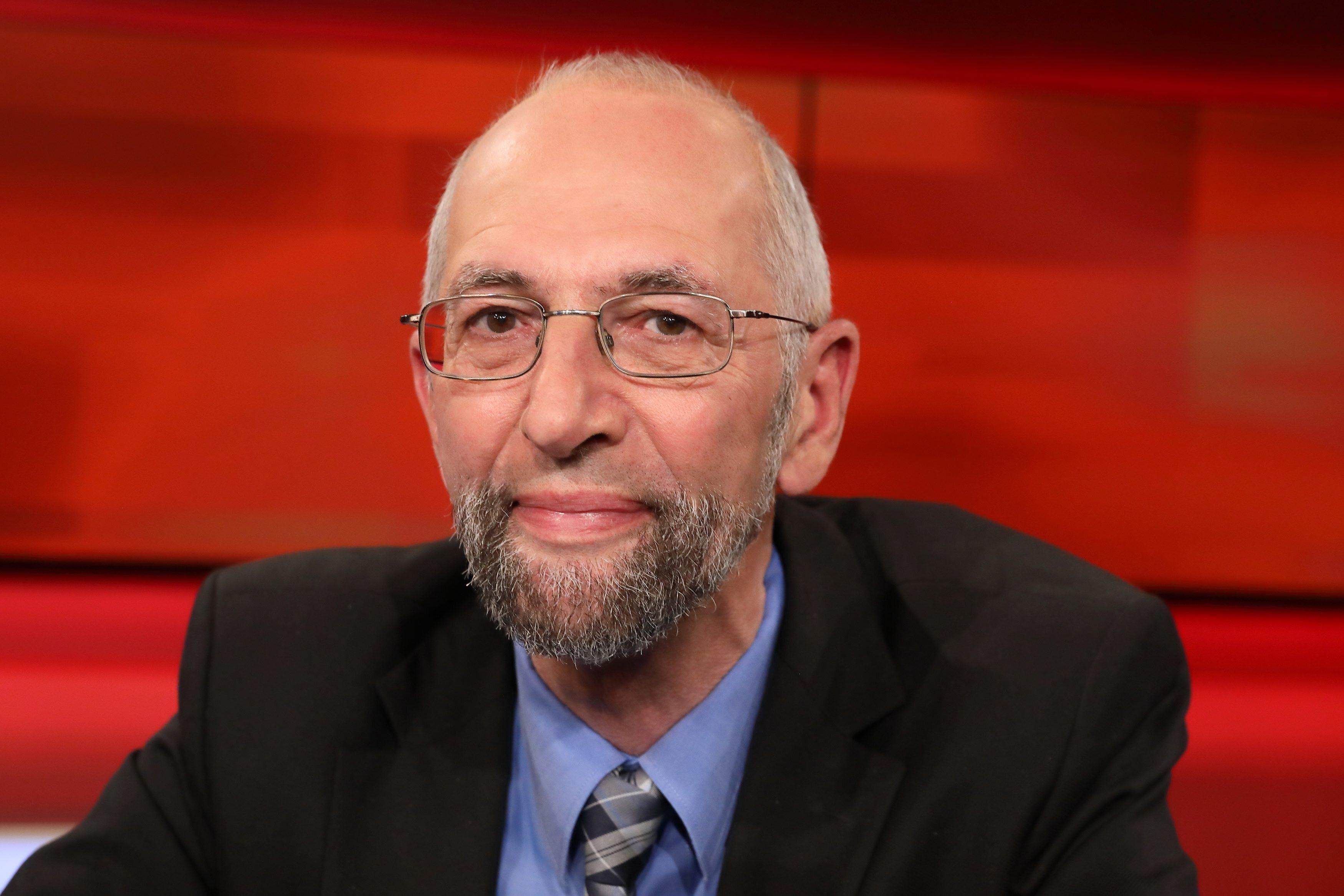 Erich Schmidt-Eenboom (Geheimdienstexperte, Leiter des Forschungsinstitut fuer Friedenspolitik in Weilheim) in der ARD-Talkshow hart aber fair.