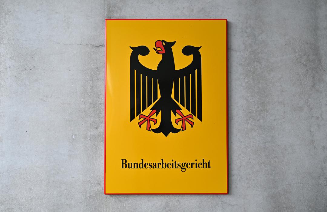 Schild mit der Aufschrift "Bundesarbeitsgericht"
