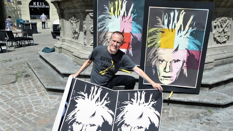 Michael Werner will beim "Kunstweltrekord" in Regensburg 1.000 Portraits von Andy Warhol anfertigen.