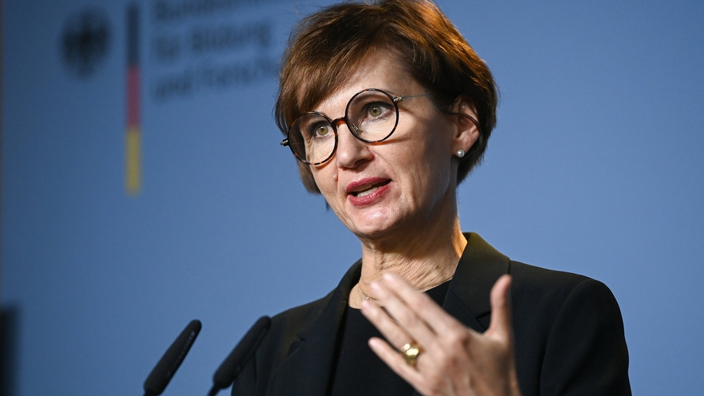 Bettina Stark-Watzinger, Bundesministerin für Bildung und Forschung | Bild: dpa-Bildfunk/Jens Kalaene Bettina Stark-Watzinger, Bundesministerin für Bildung und Forschung