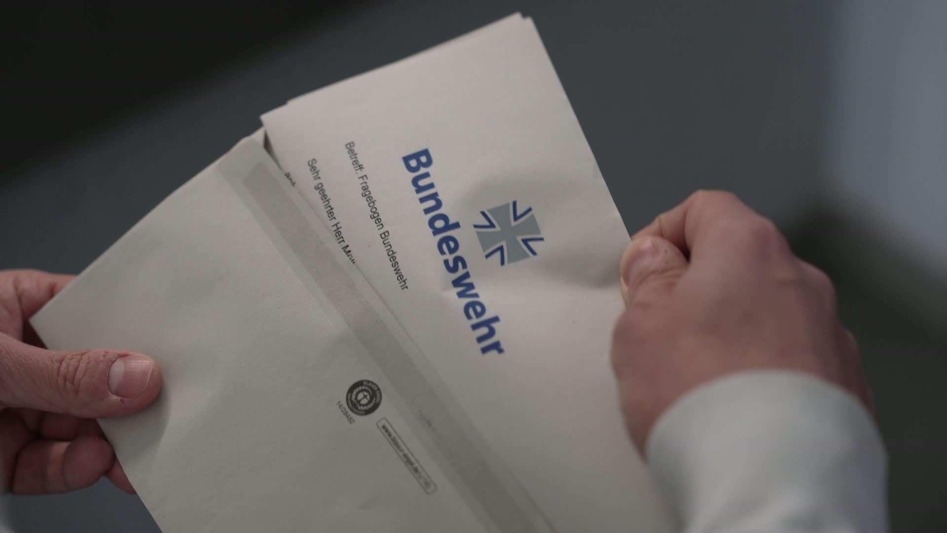 Post von der Bundeswehr: Die Jugend und der neue Wehrdienst